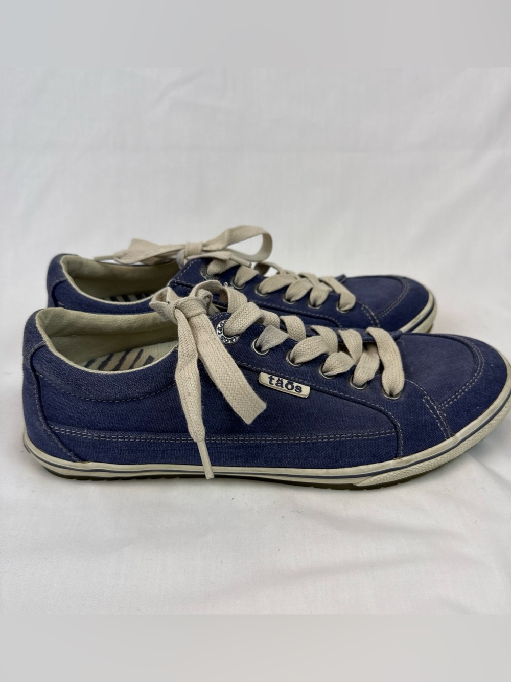 Taos Moc Star Women’s Indigo Distressed Wash Casual Sneakers
